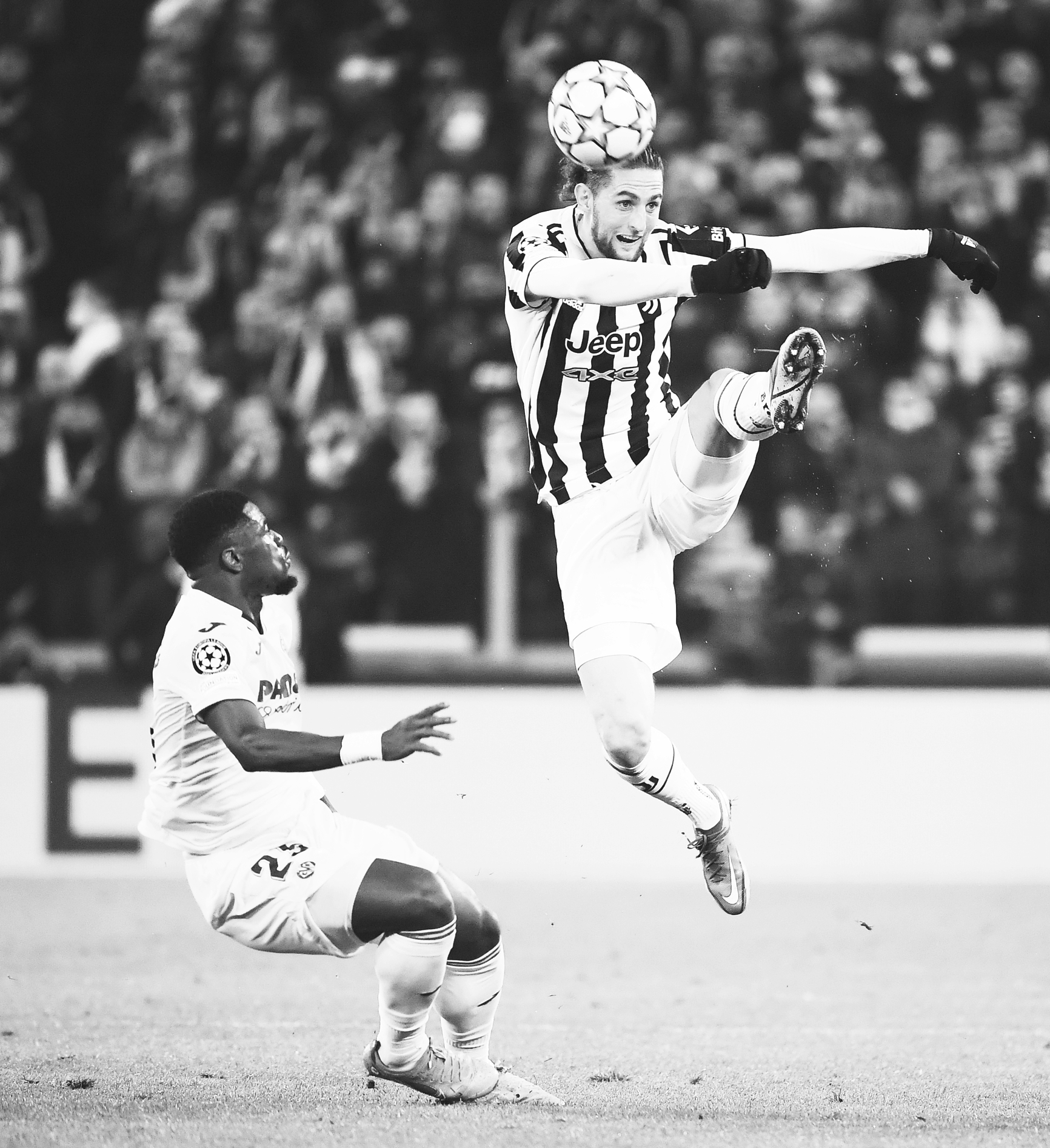 2025 年 12 月 27 日：大联盟官方发布年度十大本垒打集锦，大谷翔平对阵教士的再见轰夺冠